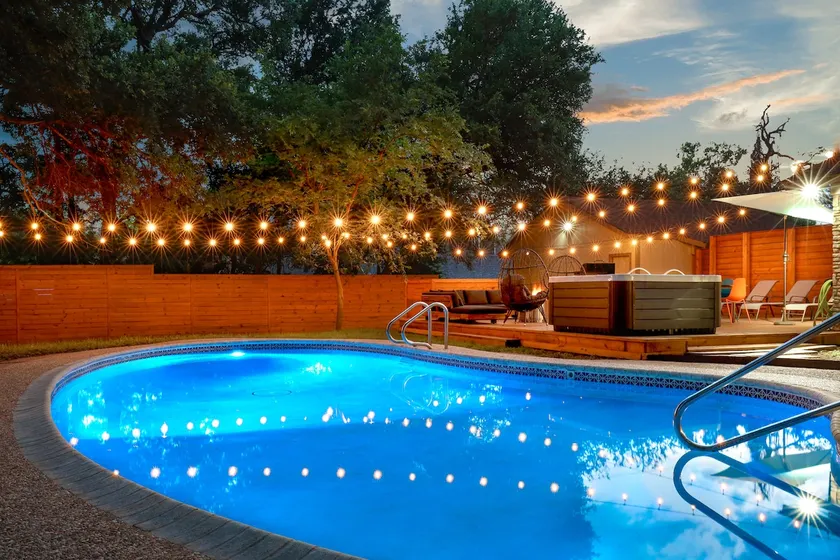 Pool~Hottub~Yoga Gym~Game Room~Fire Pit - Image 1