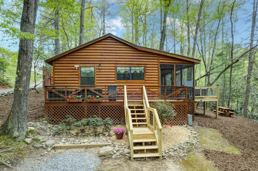 Couples Getaway with Hot Tub, Fire Pit & Grill - Image 1