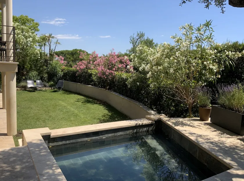 Mougins Collection - Suite with whirlpool and overflow bath in Mougins Village - Image 1