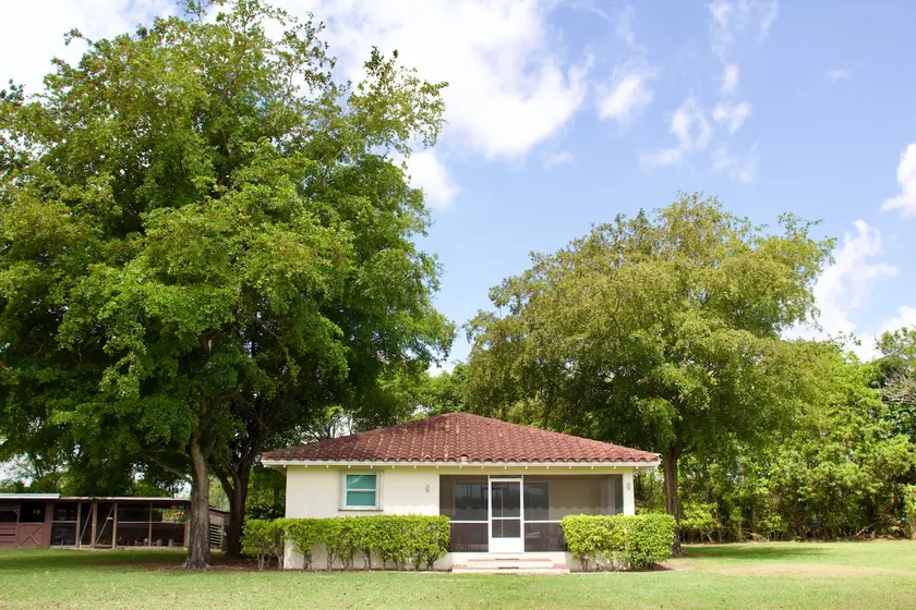 Private Guest House in Horse Ranch Haven in Miami - Image 1
