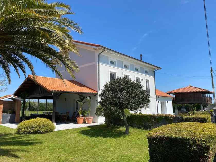 Jose de Tino's House, Oviñana - Image 1