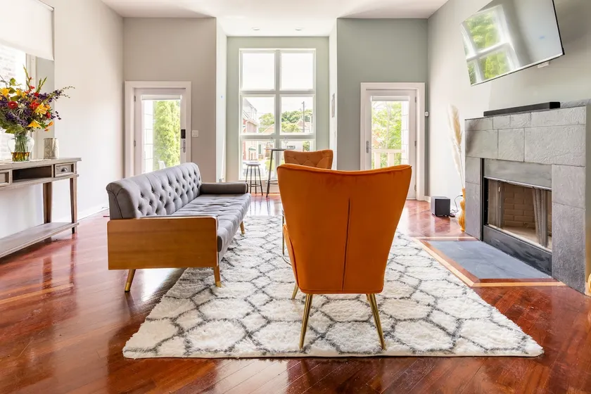 Greystone, 3500 sq ft, Rooftop Access, Sleeps 16 - Image 1