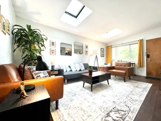 Mid-Century in Water Hill w/ Tons of Natural Light - Image 1
