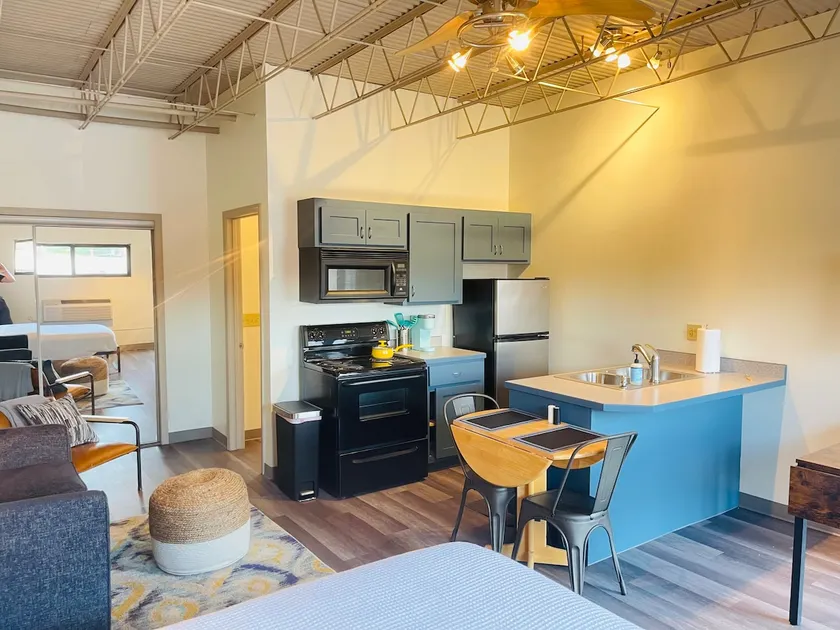 Modern Downtown Studio living! Walker’s paradise! - Image 1