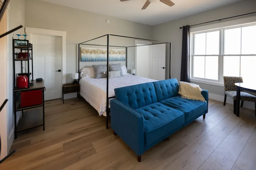 Modern suite w/ soaker tub, huge shower & a view! - Image 1
