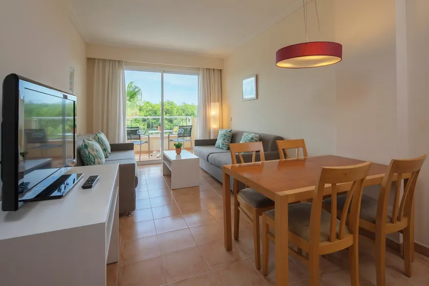 Lovely 1-bedroom Apartment with balcony - Image 1