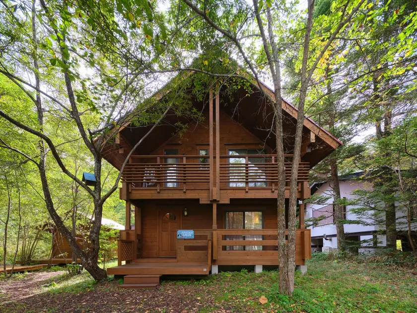 HARUNA CABIN 森の中のログハウス 、広々ウッドデッキでBBQ、公園散策、北軽井沢観光 - Image 1