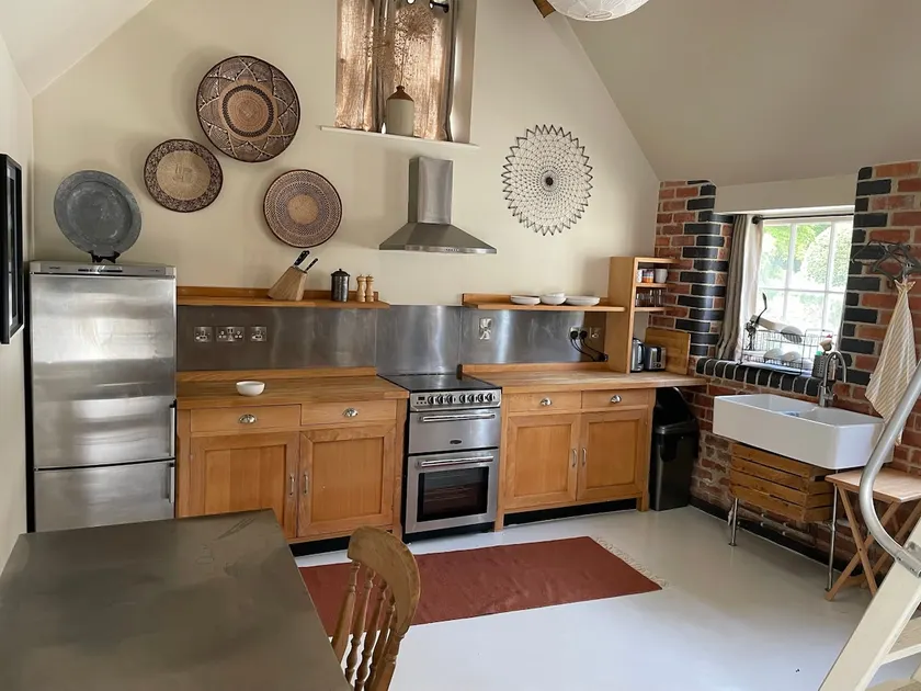 Private Cotswold cottage with stunning views. - Image 1