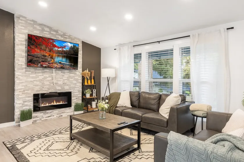 Family Friendly: Seattle Close, Hot Tub, Game Room - Image 1