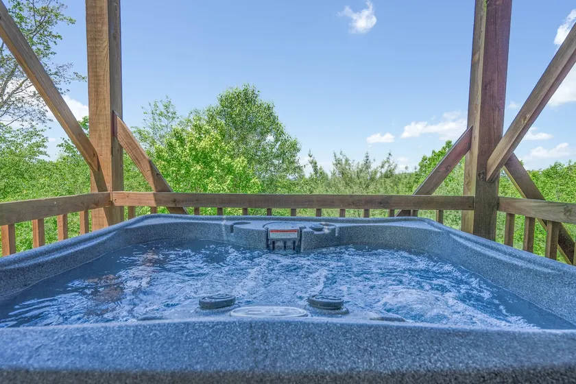 Bella Vista- Mountain views to the extreme! - Image 1