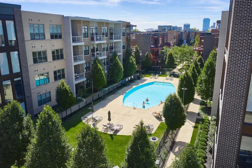 2 bed Luxury Condo, smart home and 2 work station - Image 1