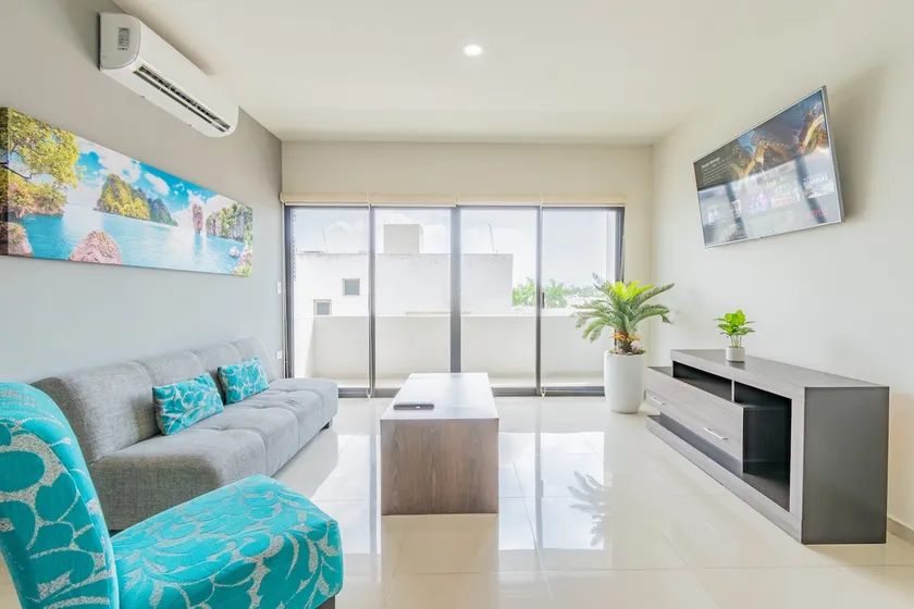 Luxurious Tiburon Condominium 3 Blocks from the Beach - Image 1