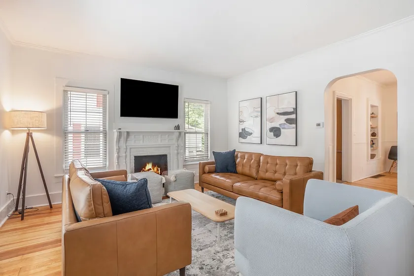 Sleeps 12 | Walk to Beach & Downtown + Firepit - Image 1