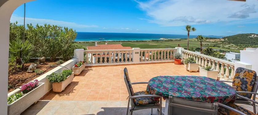Three-bedroom apartment with an ocean view - Image 1