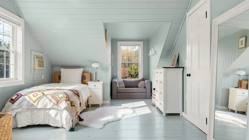 Stylish Mid-century Modern Berkshires Cape - Image 1