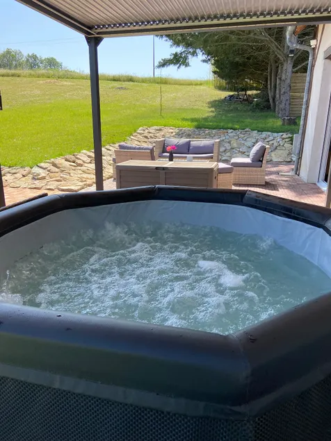 Gîte 6/8 personnes avec piscine et jacuzzi - Image 1