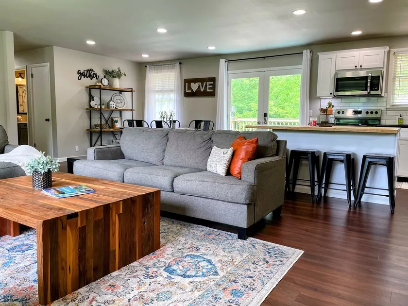 Peaceful Home - 18 miles North of Nashville! - Image 1