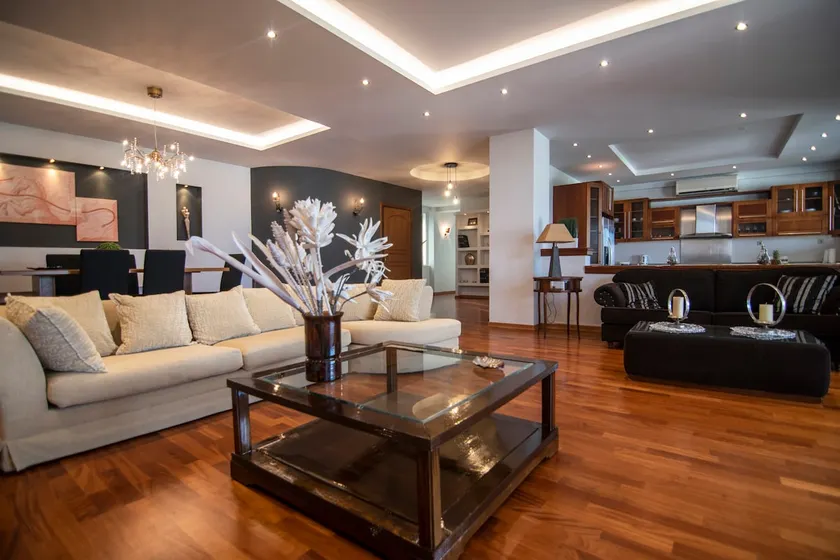 Akrata's Elegant Luxury Suite - Image 1