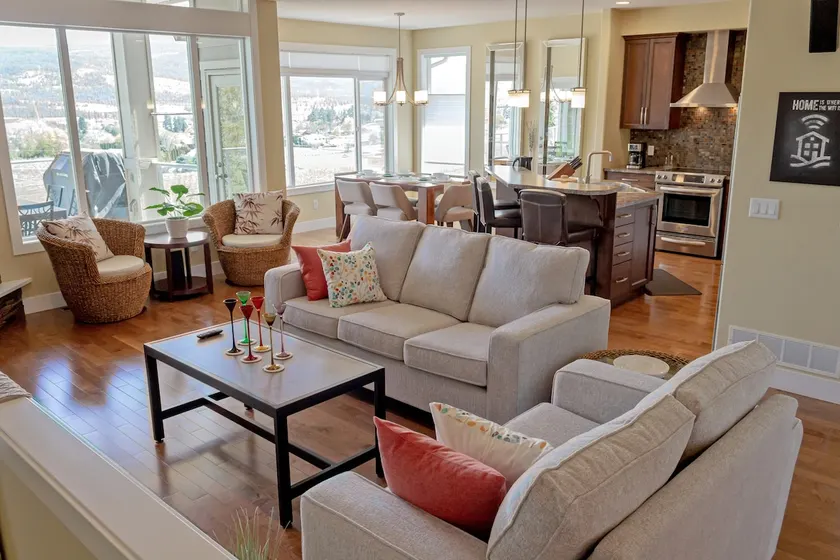 Stylish 3BDRM Home Stunning Mtn Views Fire Table! - Image 1