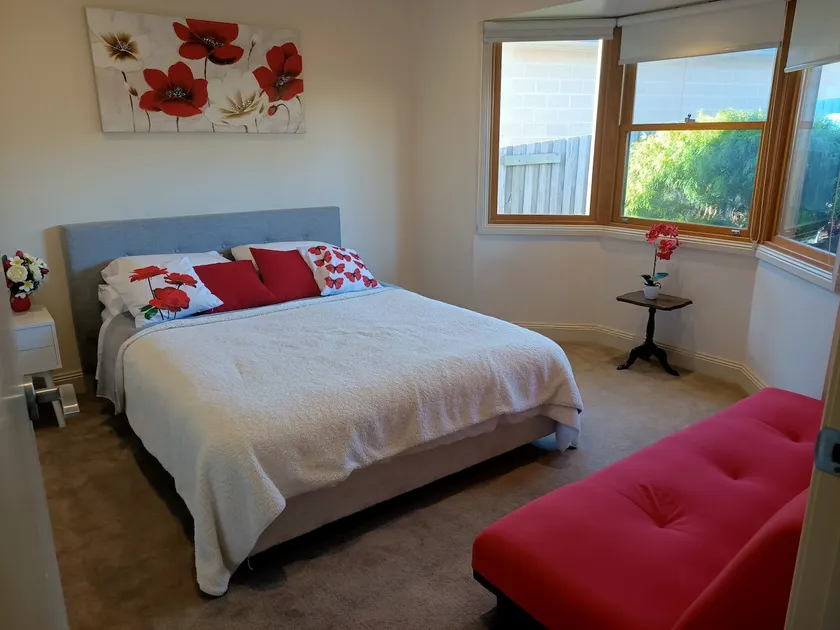 Lakes Guest House: Unit with private entrance sleeps 8 - Image 1