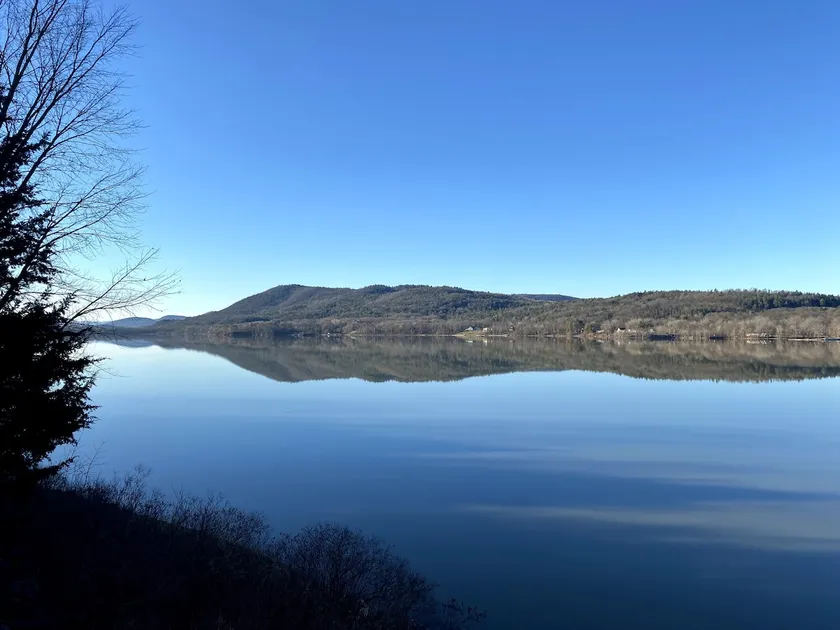Serene Lakefront Paradise - farm/nature, spa/bliss - Image 1