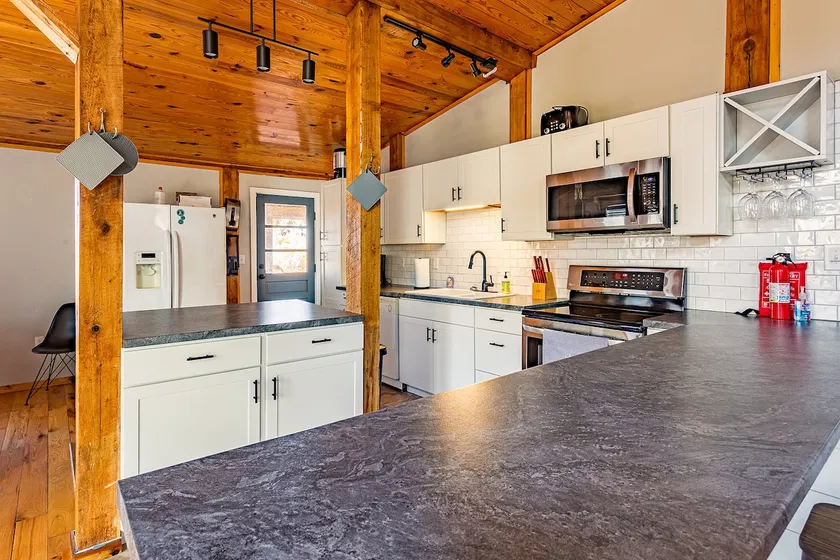 Spacious House on the Water - Lake Cumberland - Image 1
