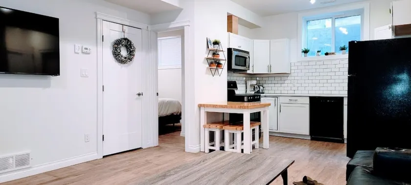 Adorable accommodation in Sylvan Lake - Image 1