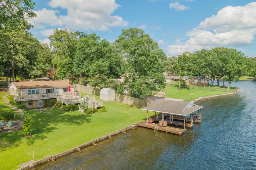 Lake Hamilton Retreat - Image 1