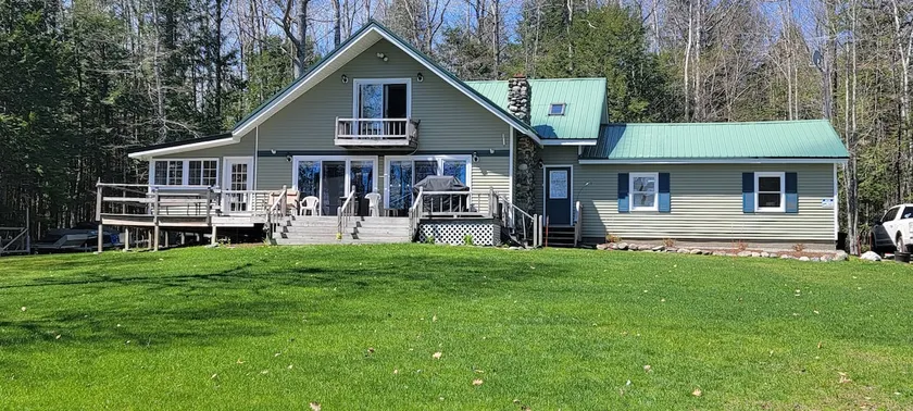 Spacious Waterfront Home, 3 Bedrooms, 2 Full Baths - Image 1