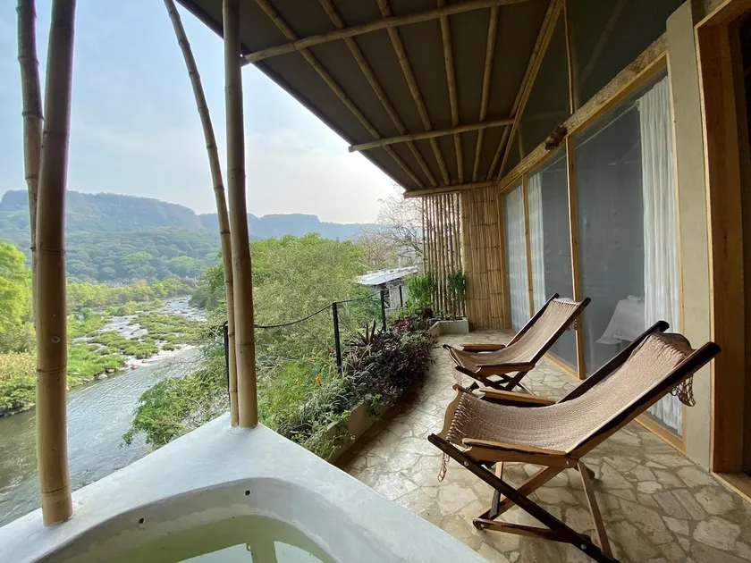 A Sumaa eco-cabin on the river bank, Jalcomulco - Image 1