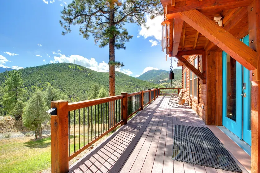 Mountain Liv’n Modern 100% Off-grid Home with Amazing Views - Image 1