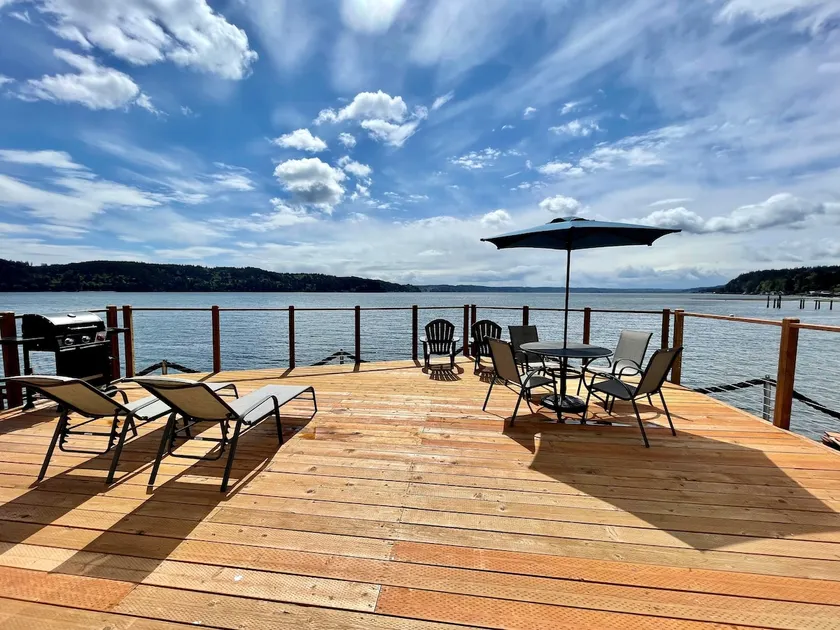 Stunning 2BR Waterfront w/Beach and Panarama Deck - Image 1