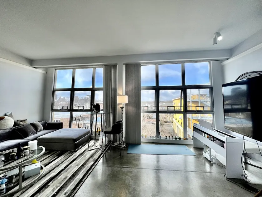 Luxurious 1B, high-ceiling loft in New Haven. - Image 1