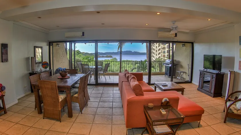 Views, beach, pool, sunsets! Casa Cinco, Sleeps 6 - Image 1