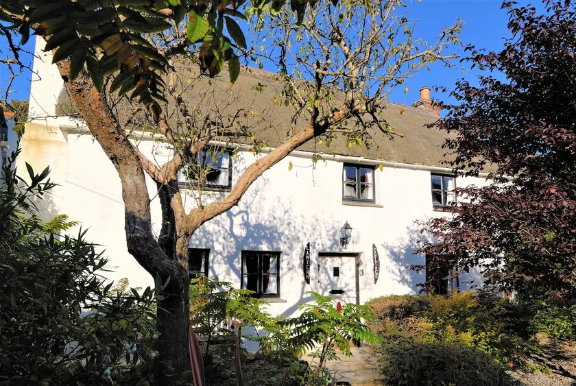 A Thatched Cottage in St Agnes very near the beach, garden, parking for 2 cars. - Image 1