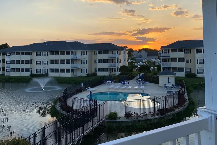 Family fun at the beach! Updated 3BR condo w/pool. - Image 1