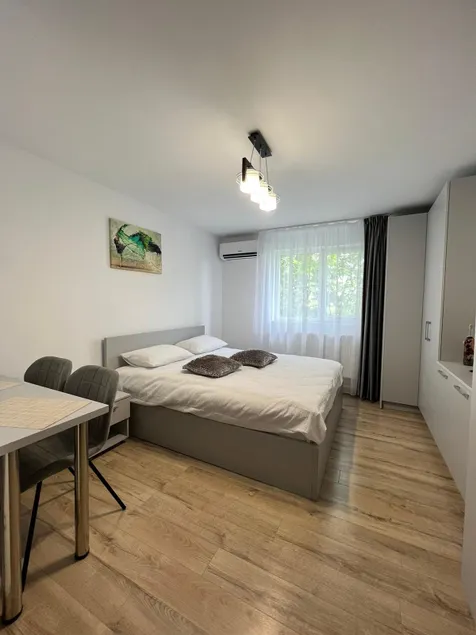 Modern studio close to the city's attractions - Image 1
