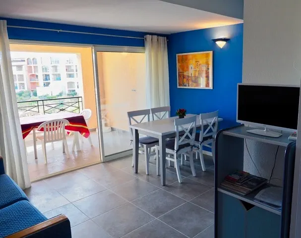 Apartment 50 m from beach + large pool - Image 1