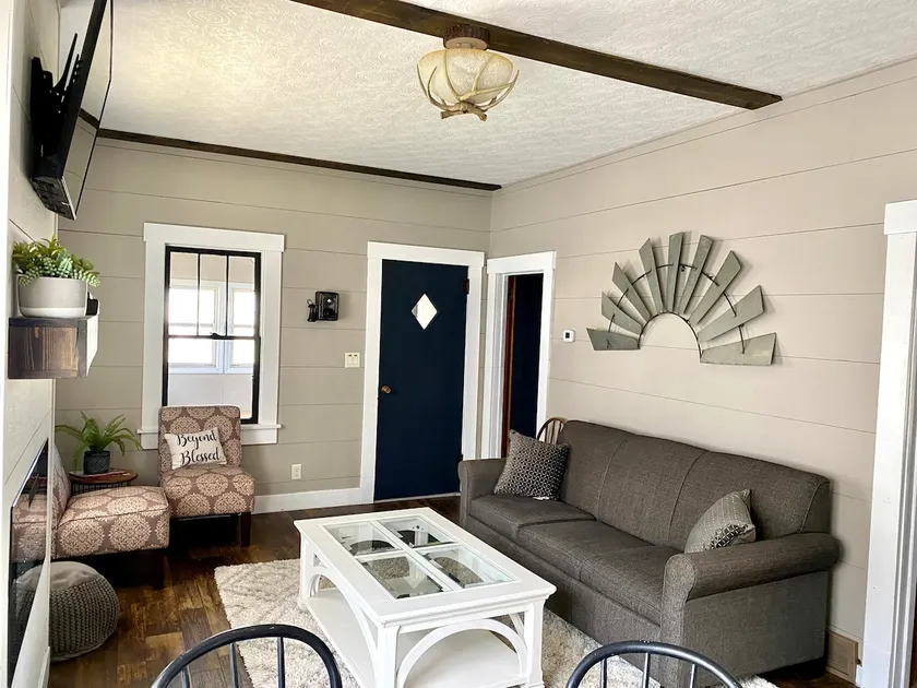 Cozy Corner Cottage - Image 1
