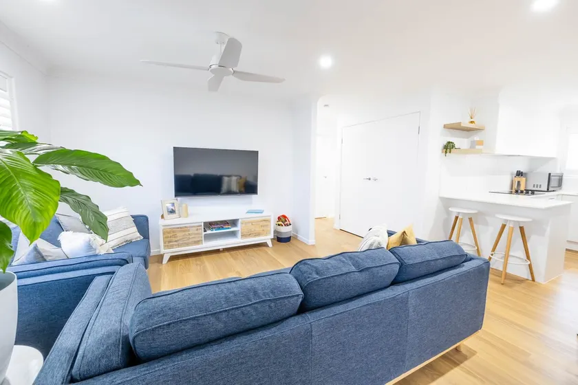 Caloundra's Golden Getaway - Image 1