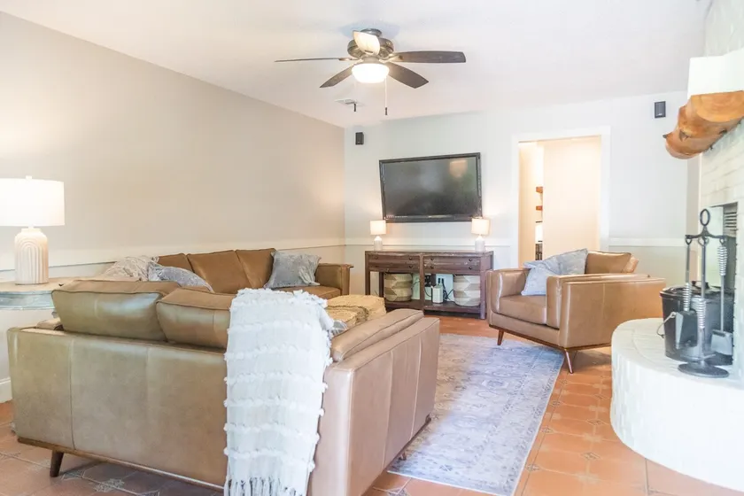 Great location! Well appointed 3 bedroom home. - Image 1