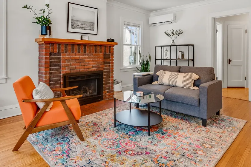 Charming Linden Hills Bungalow Close to Everything - Image 1