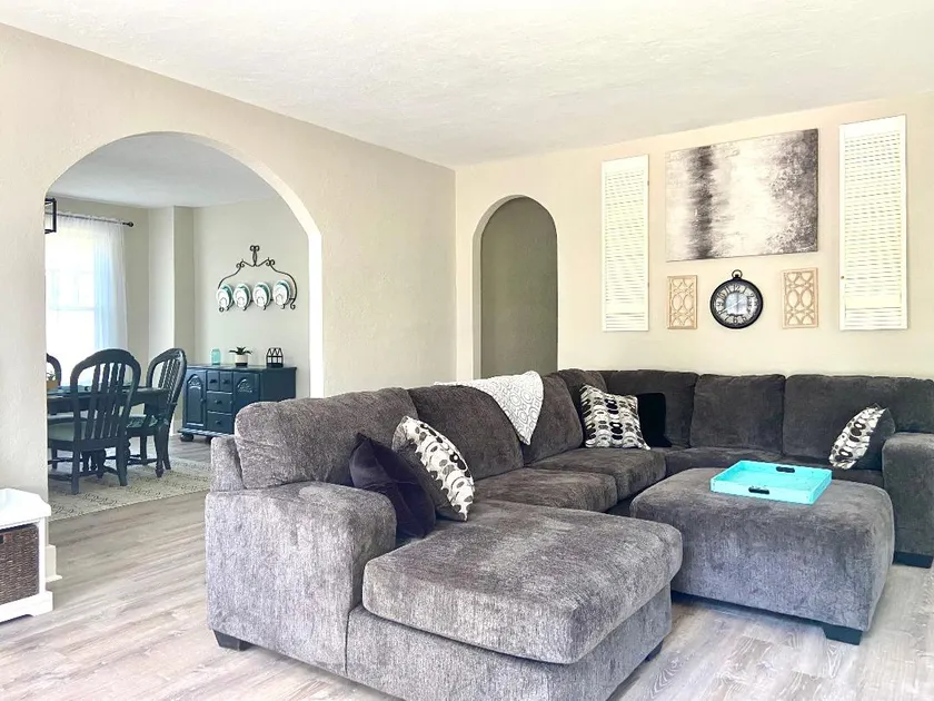 New Remodel in St. Charles - Sleeps 10! New patio! Large Fenced-in backyard! - Image 1
