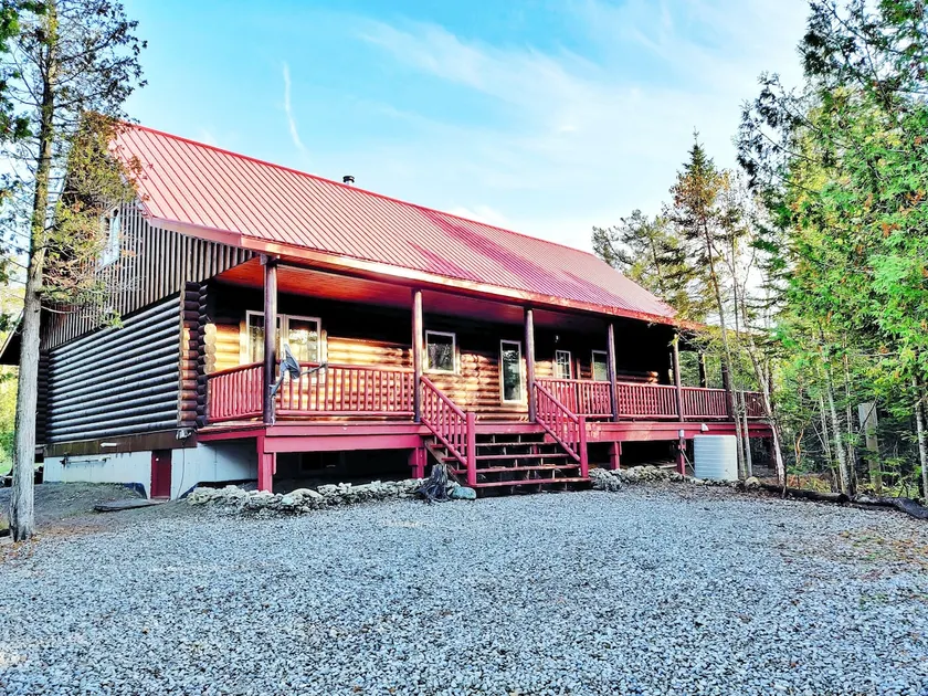 Tobermory Peaceful Private Entire Log Cottage Spacious Fully Equipped - Image 1