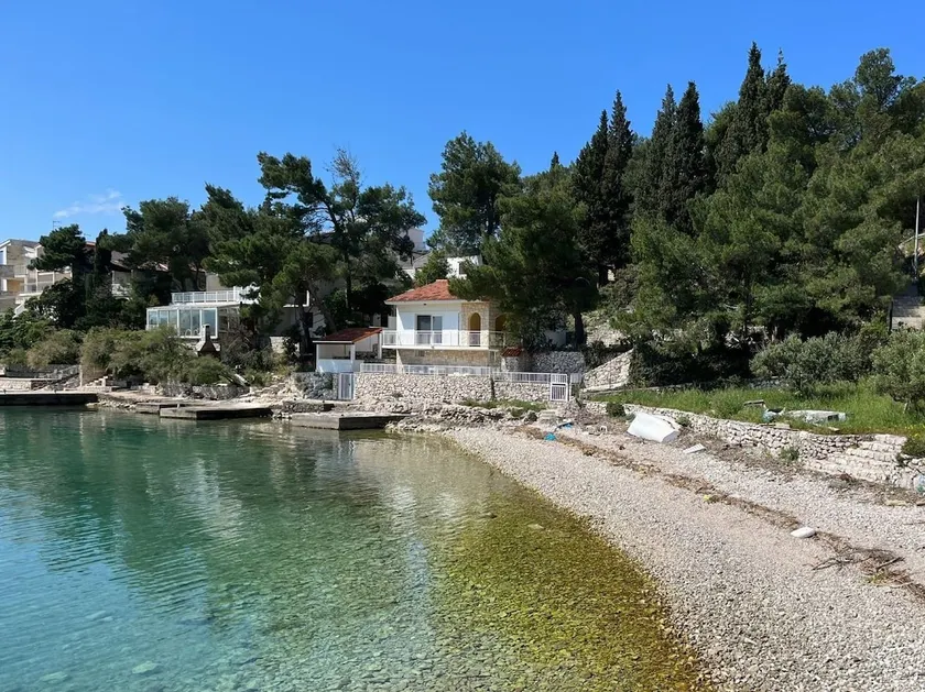 Attractive house by the sea - spacious wooded property - Image 1