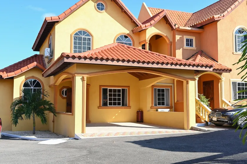 Luxury Villa - King Bed /Pool/Near Airport & Beach - Image 1