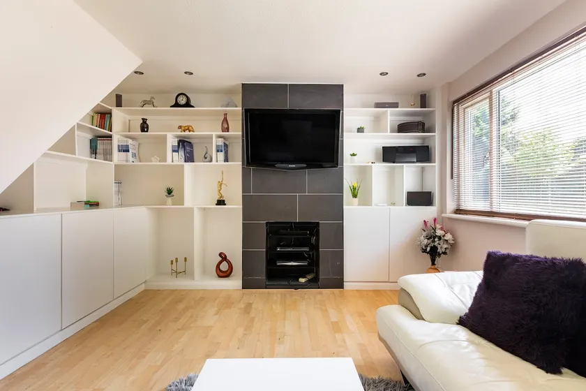 Charming semi-detached in an exclusive cul de sac - Image 1
