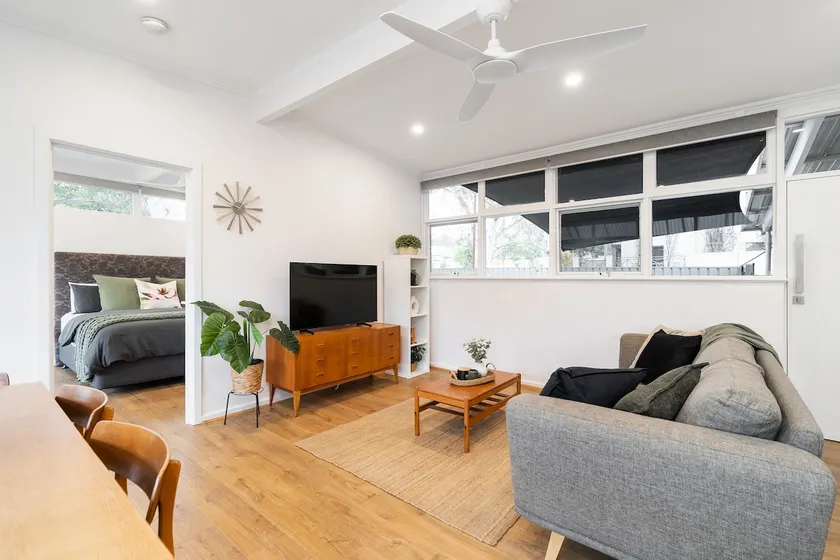 Modern Stylish Self-contained Apartment - Image 1