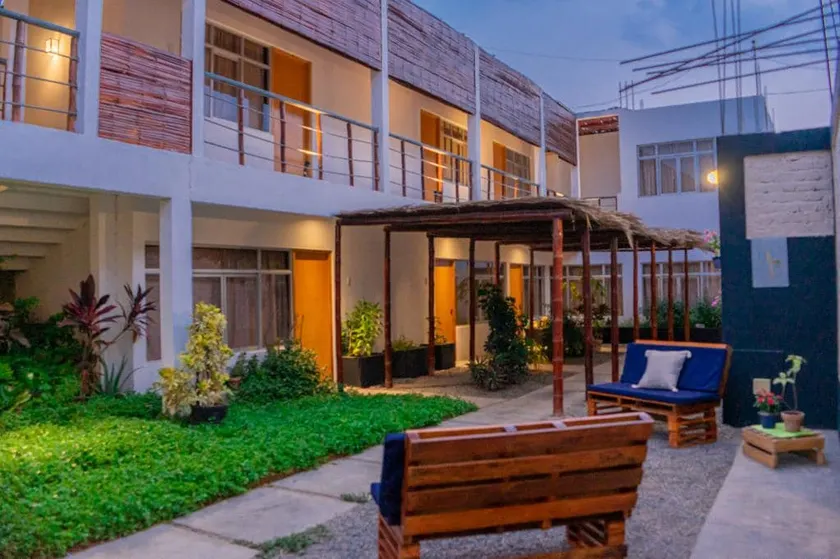 Pet-friendly hotel with pool and bar in Ica - Image 1