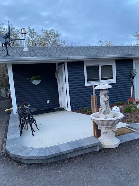 1 bedroom guest house, 2 min. walk to lake. - Image 1